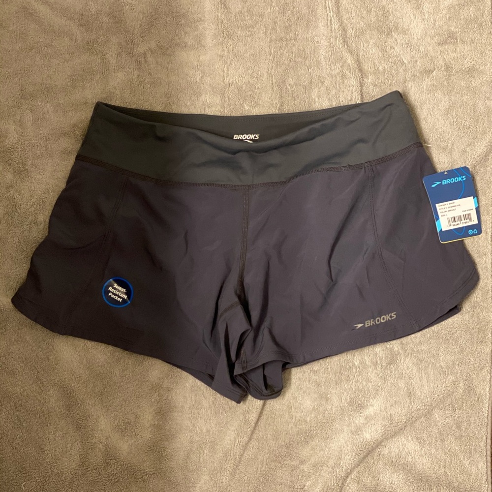 BRAND NEW Brooks Chaser 5” Shorts